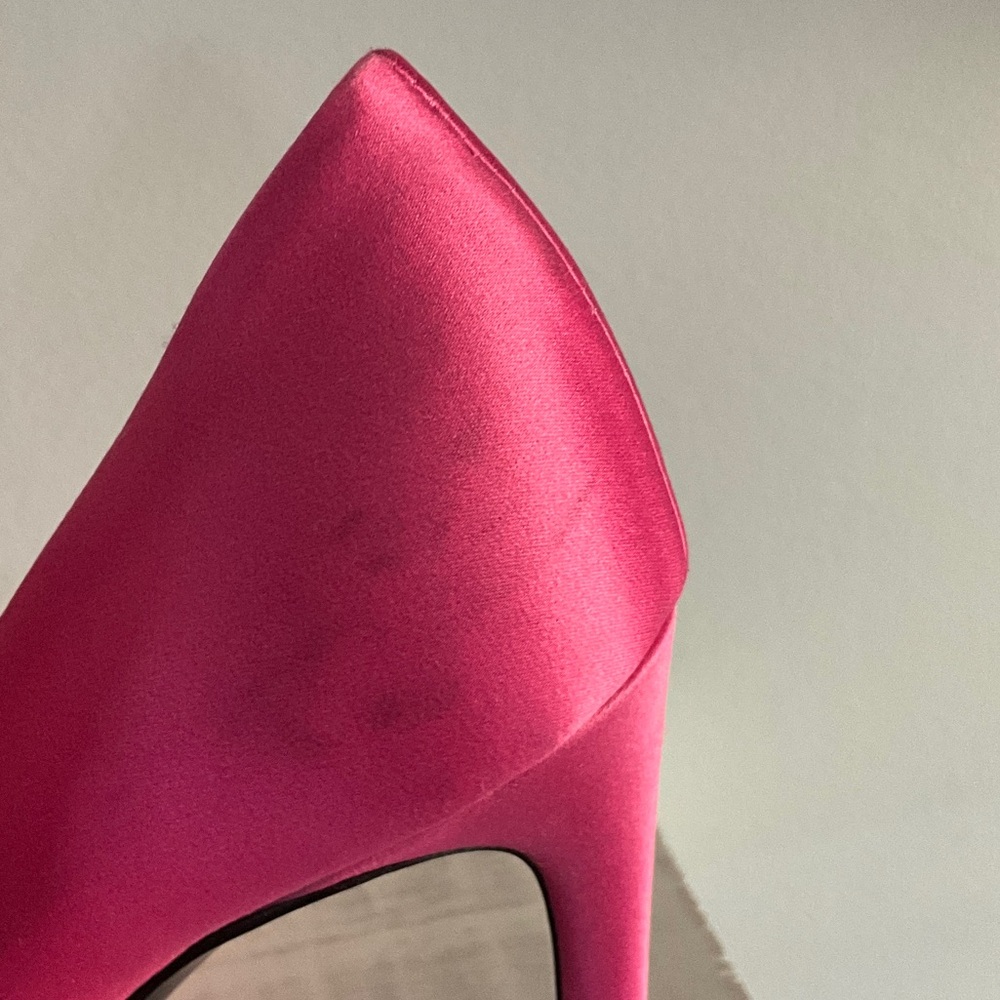 Louis Vuitton Fuchsia Heels with Crystal Logo - Picture 4 of 11